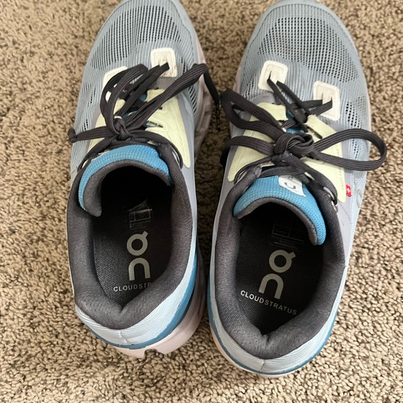 OnCloud Cloudstratus Shoes - Picture 2 of 4